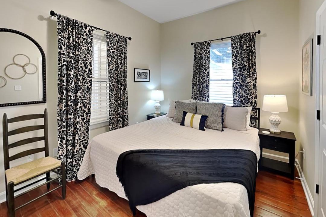Photo of Bedroom in Metropolitan