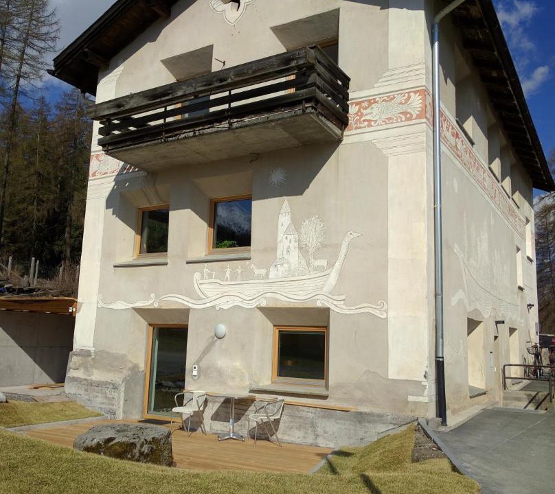 Photo of Buildings in Fuldera