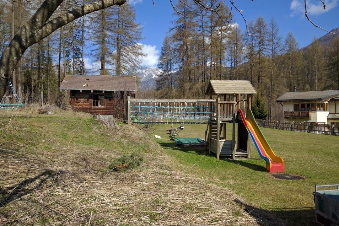 Photo of Buildings in Fuldera