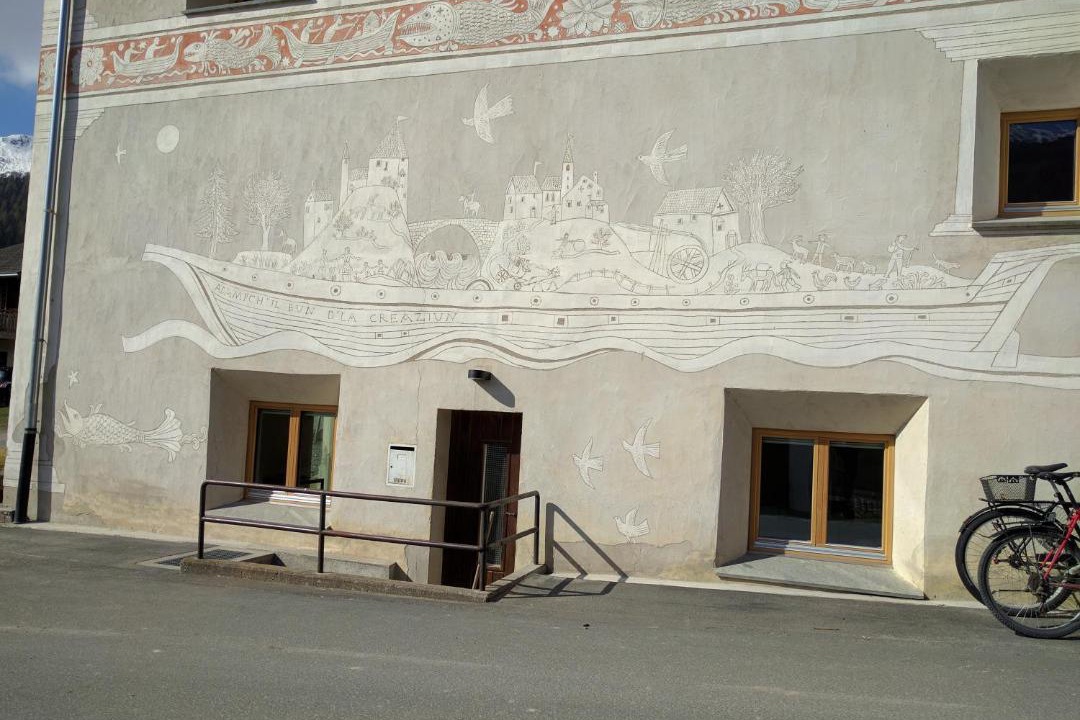 Photo of Buildings in Fuldera