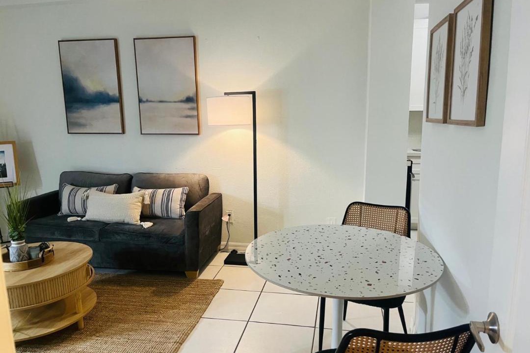 Photo of Livingroom in Mid Beach