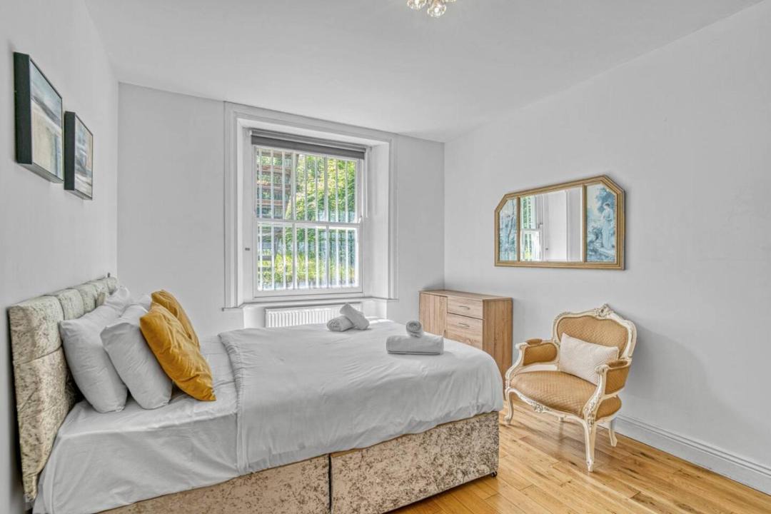 Photo of Bedroom in Earl's Court