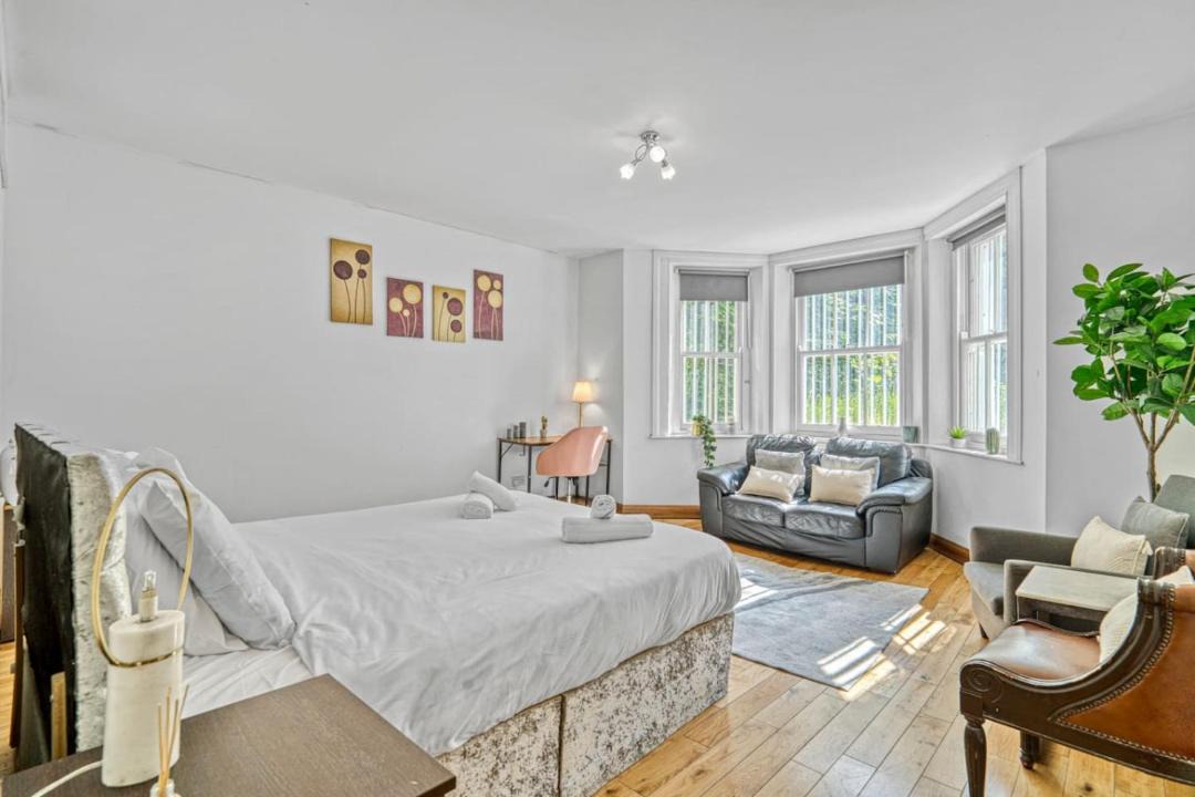 Photo of Bedroom in Earl's Court