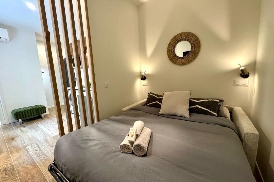 Photo of Bedroom in Voltaire - Saint Amour