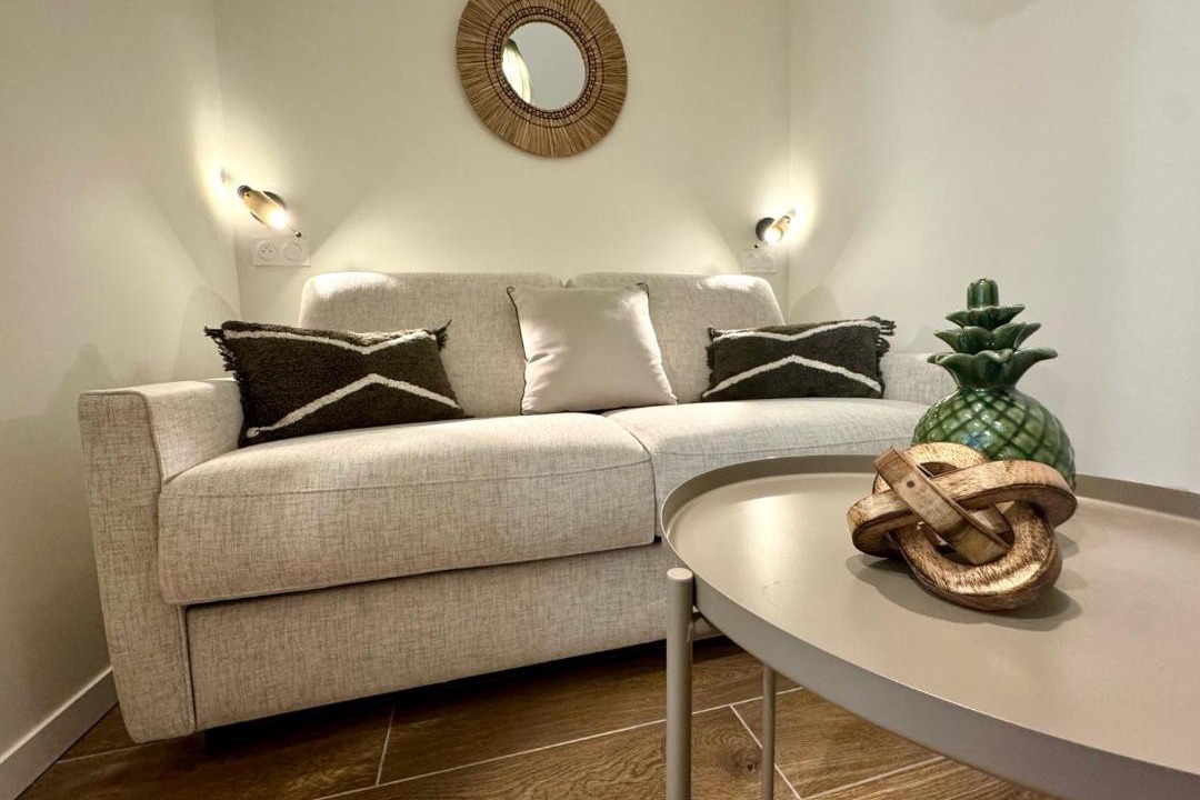Photo of Livingroom in Voltaire - Saint Amour