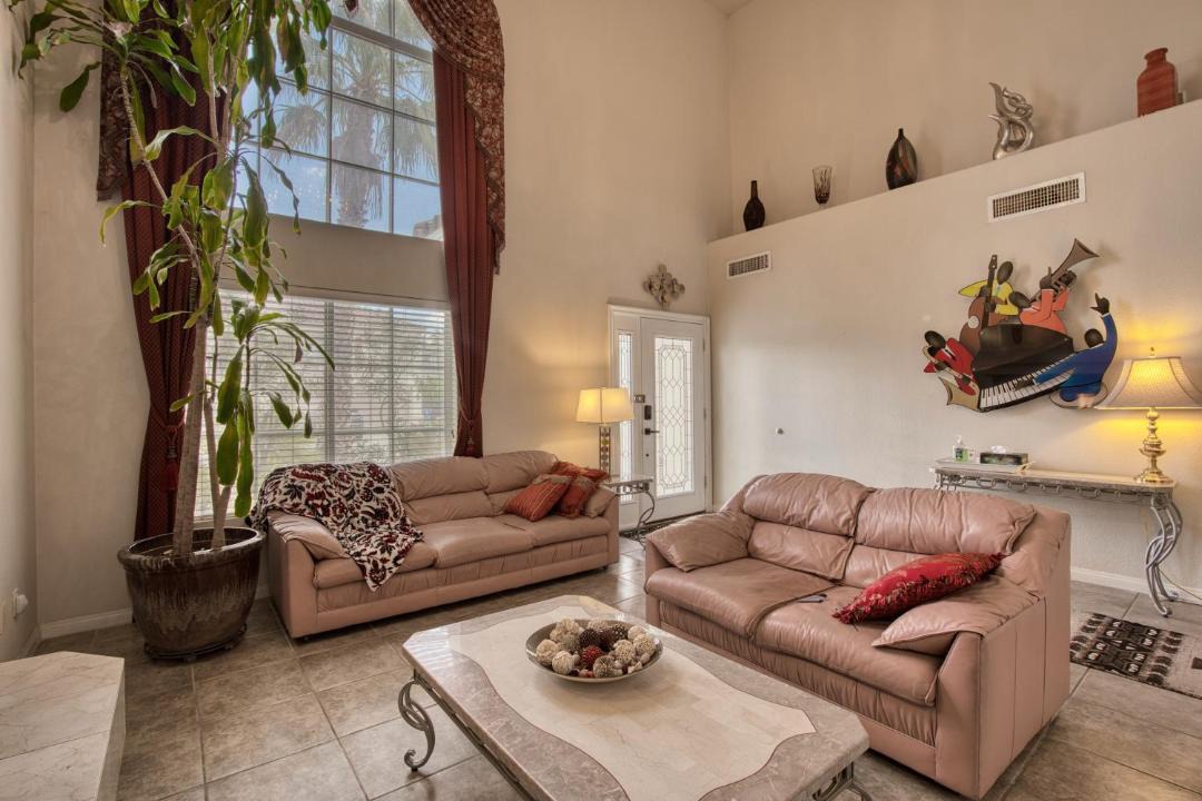 Photo of Livingroom in Enterprise