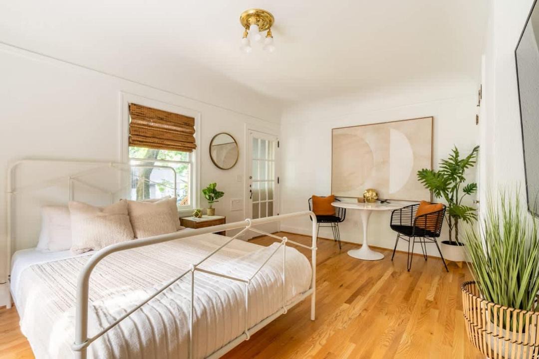 Photo of Bedroom in Hosford-Abernethy