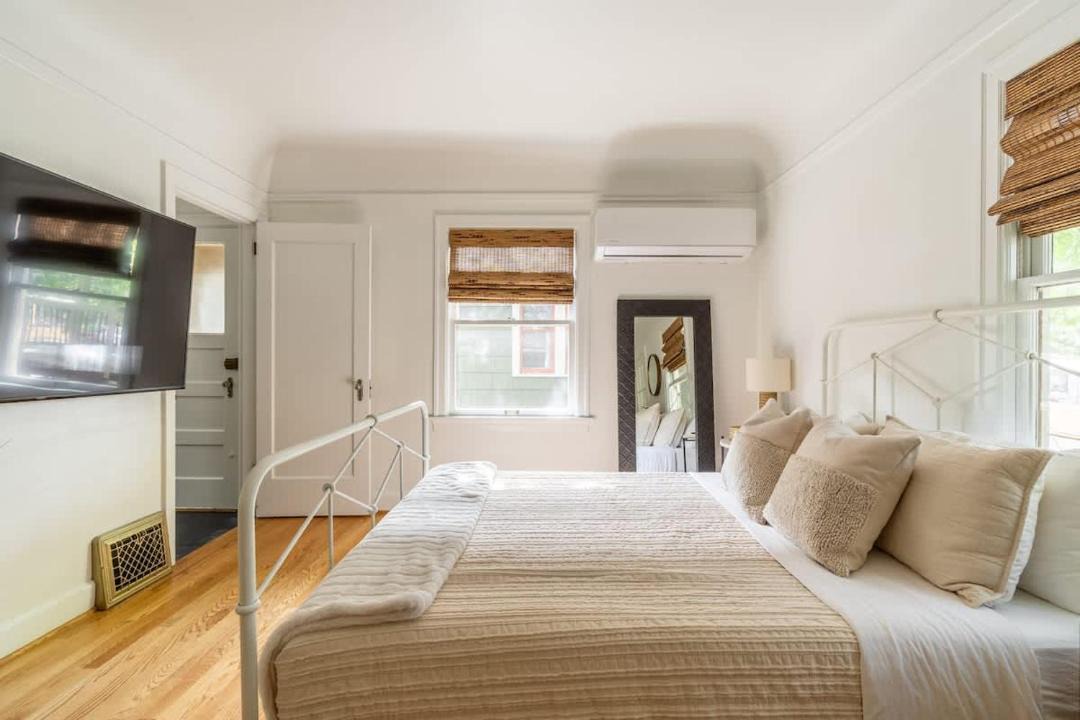 Photo of Bedroom in Hosford-Abernethy