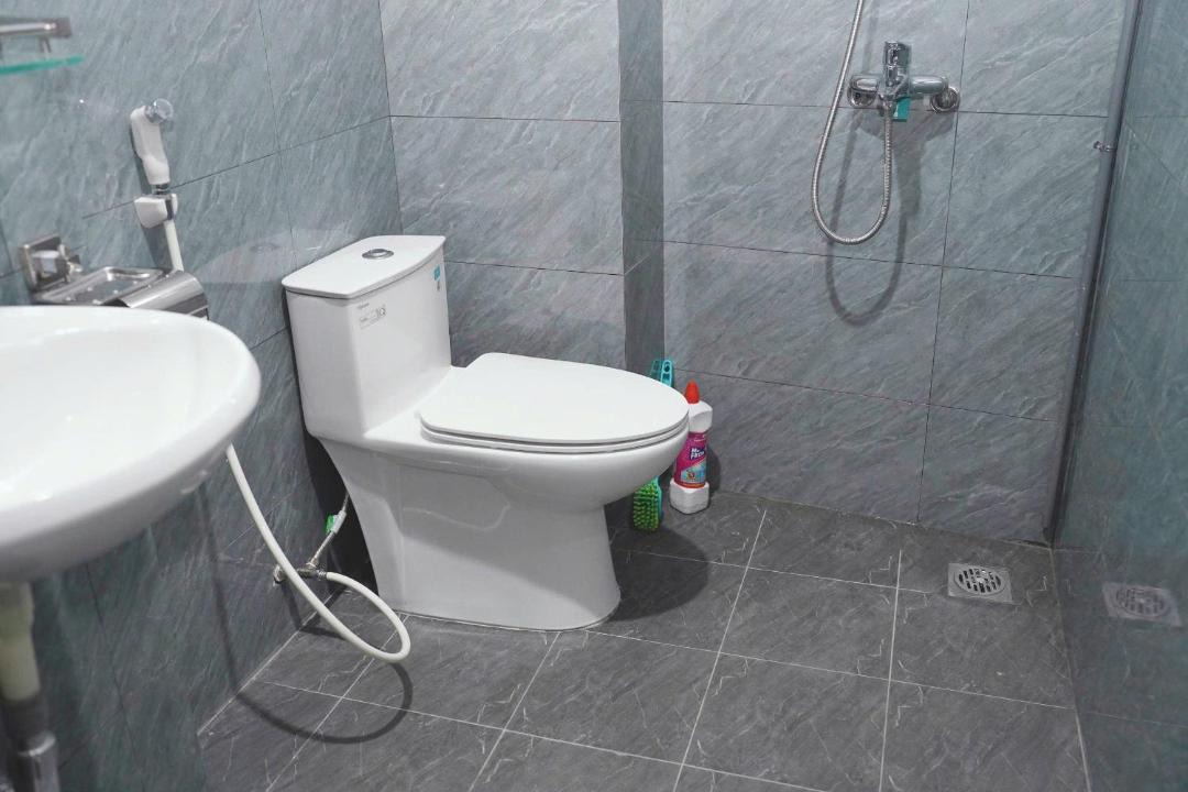 Photo of Bathroom in Trung Hoa Nhan Chinh