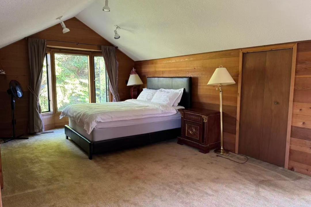 Photo of Bedroom in Saanich East
