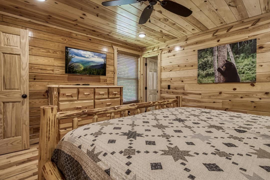 Photo of Bedroom in White Oak Lodge