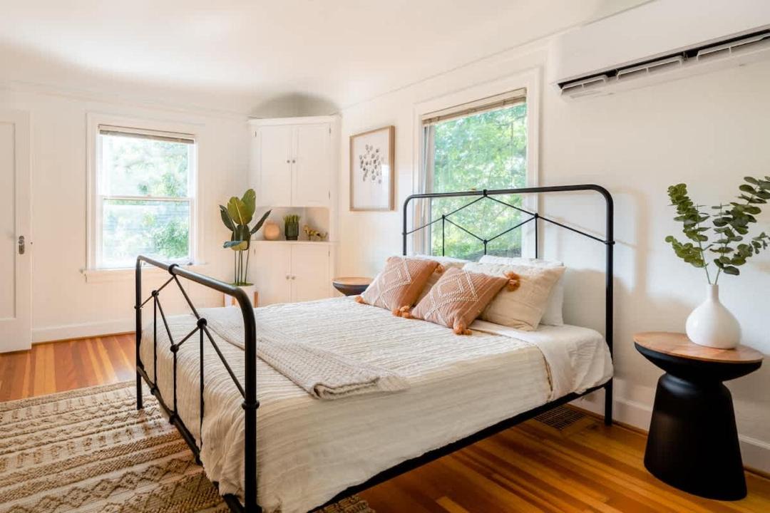 Photo of Bedroom in Hosford-Abernethy