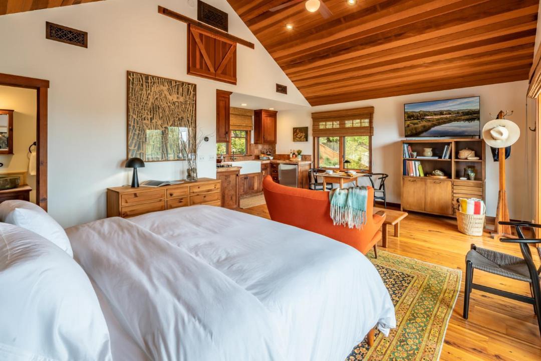 Photo of Bedroom in Summerland