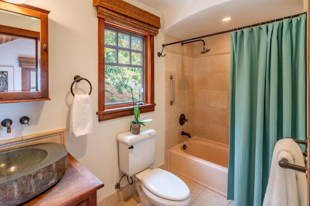 Photo of Bathroom in Summerland