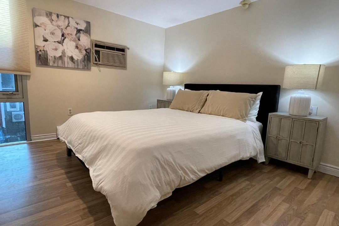 Photo of Bedroom in Queens Square