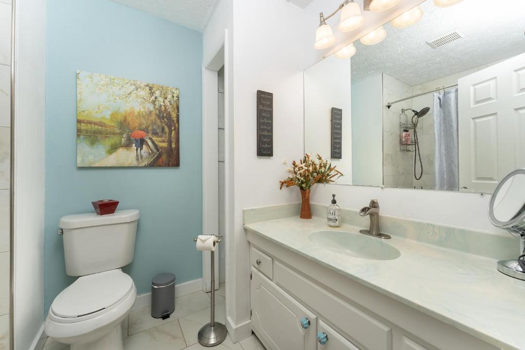 Photo of Bathroom in Candler