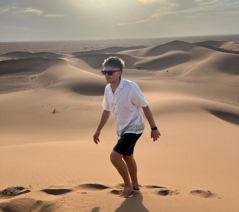 Photo of Human In Picture in Allougoum