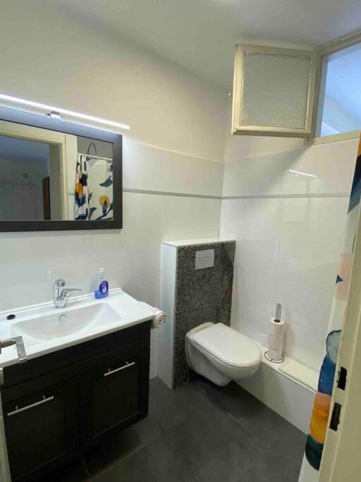Photo of Bathroom in Emek Refaim