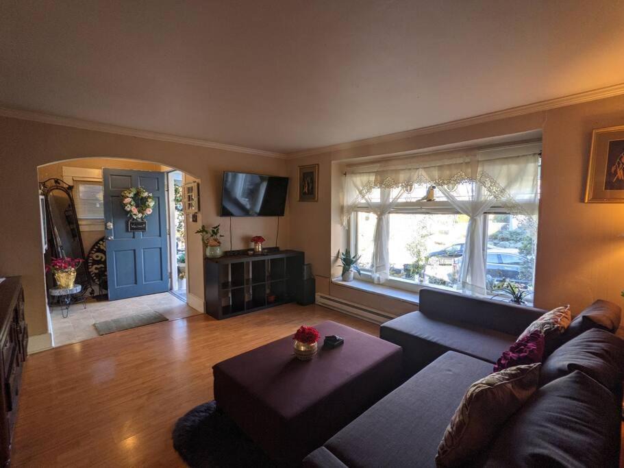 Photo of Others in Queen Anne