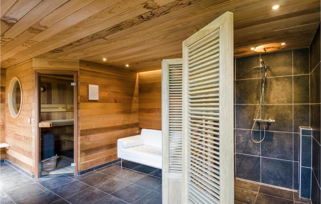 Photo of Bathroom in Westouter