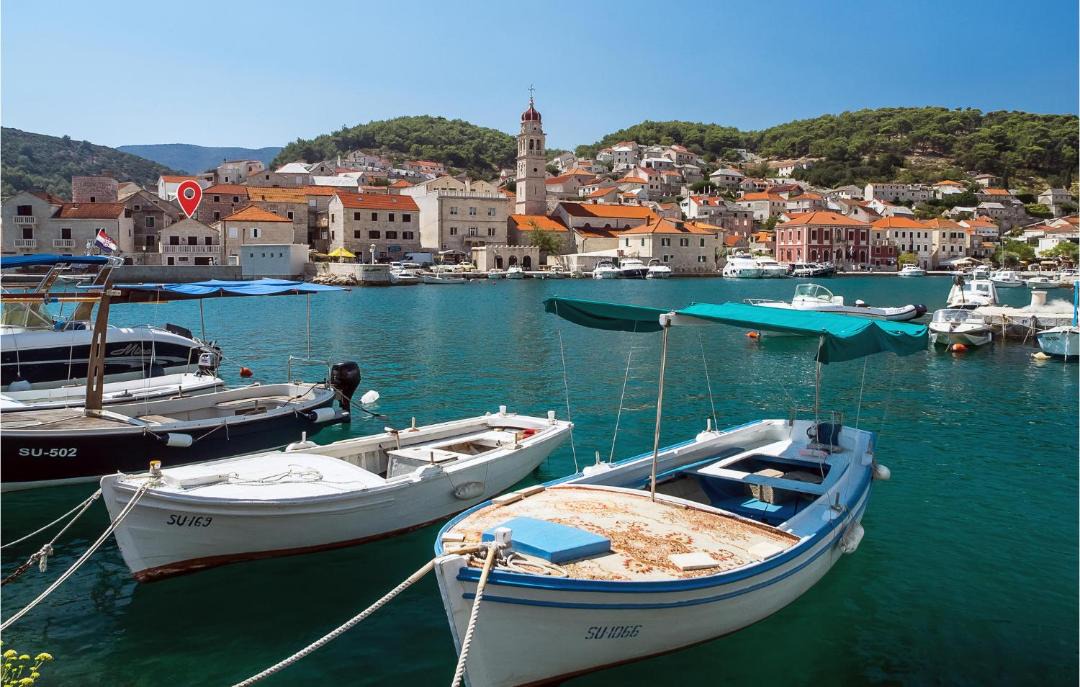 Photo of Buildings in Pucisca