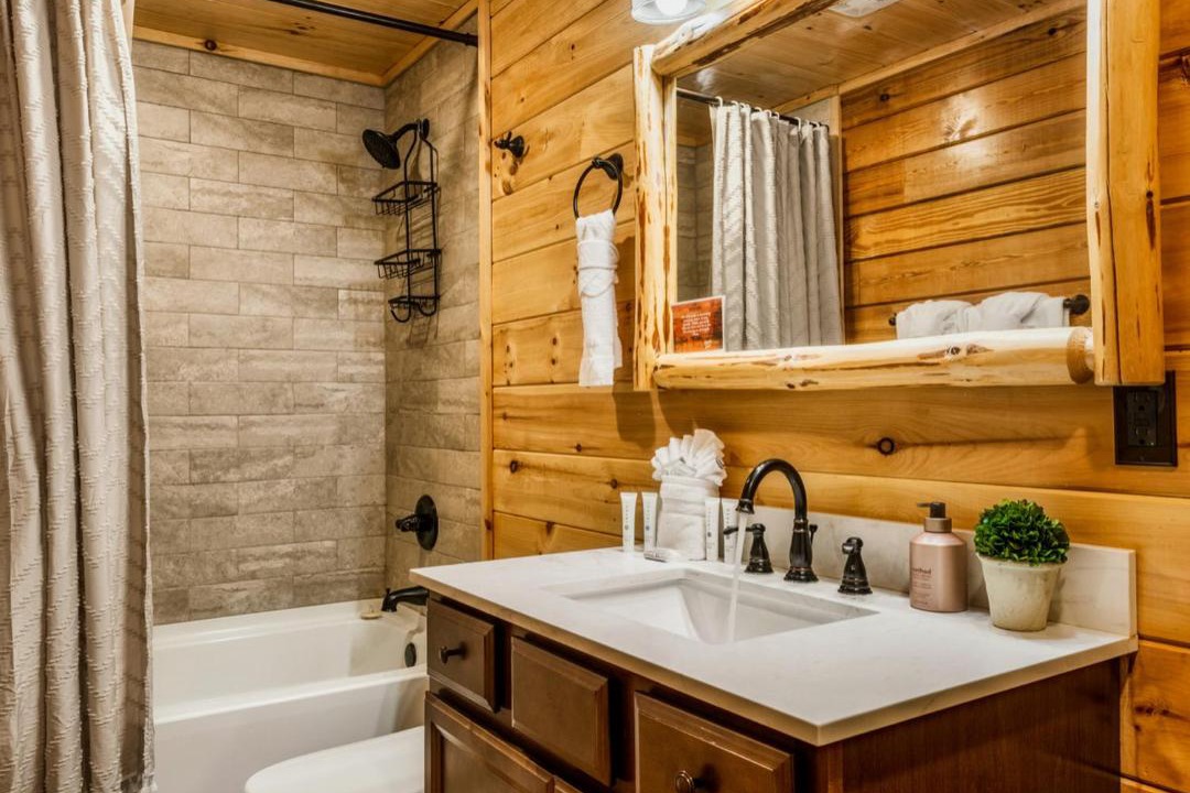 Photo of Bathroom in White Oak Lodge