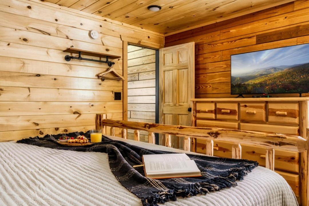 Photo of Bedroom in White Oak Lodge