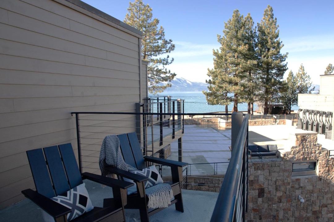 Photo of Patio Balcony in Lakeside Park