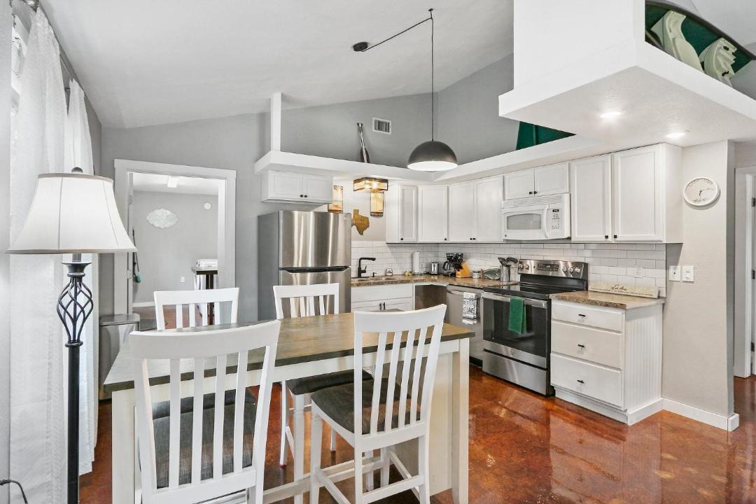 Photo of Kitchen in Canyon Lake