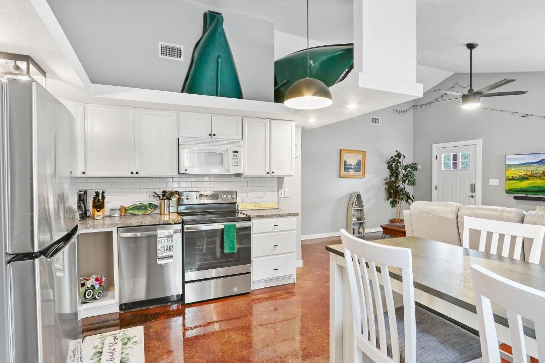 Photo of Kitchen in Canyon Lake
