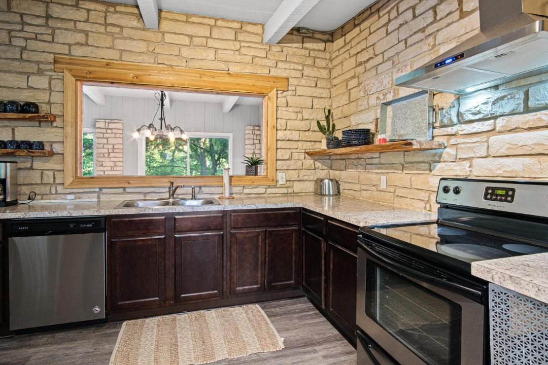 Photo of Kitchen in Canyon Lake
