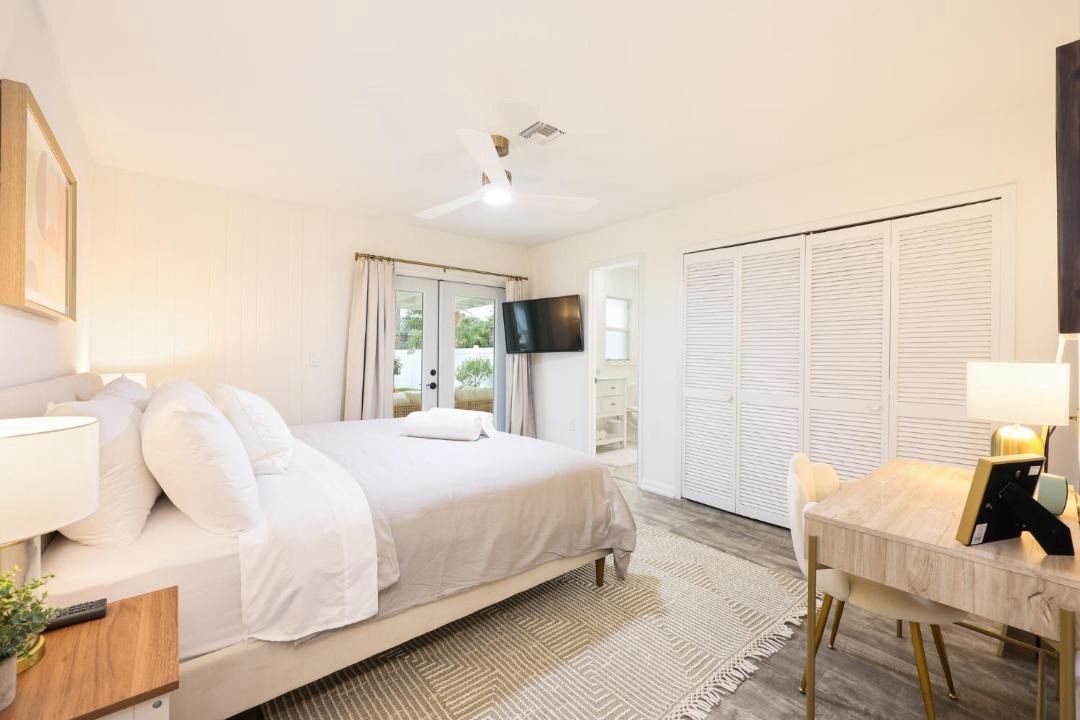Photo of Bedroom in Naples Park