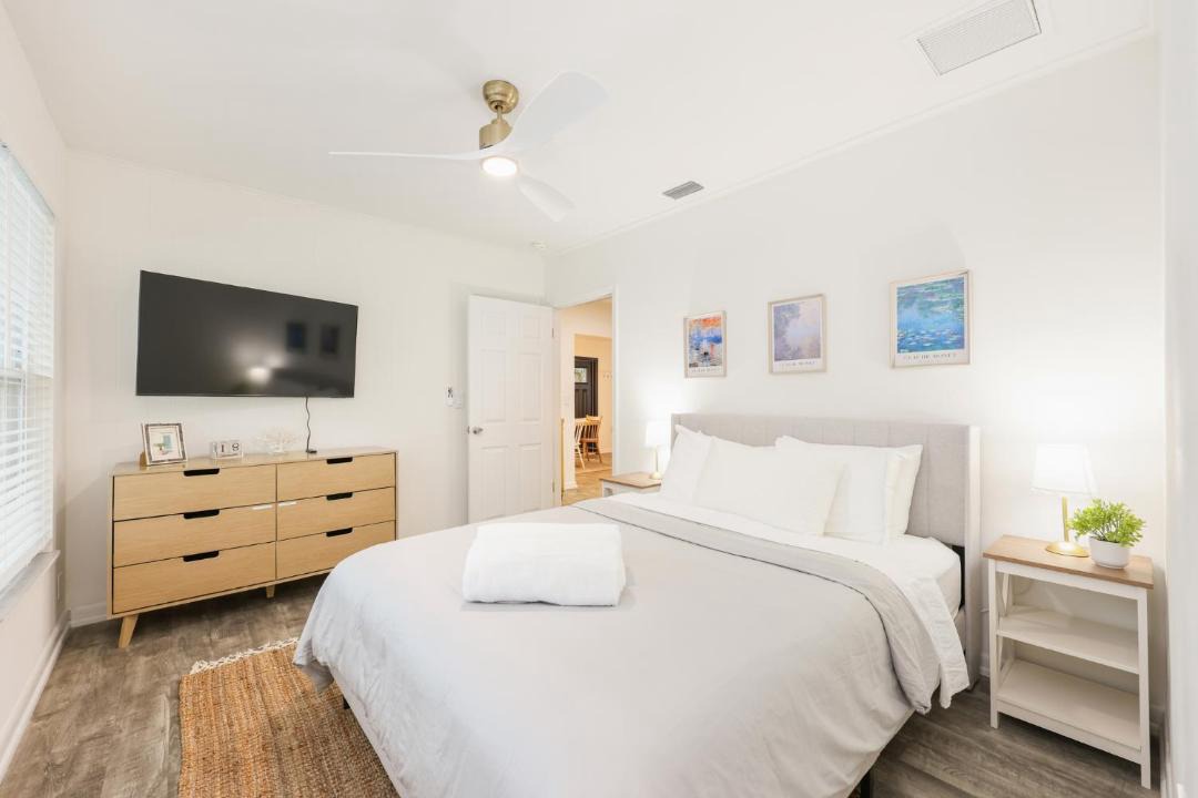 Photo of Bedroom in Naples Park