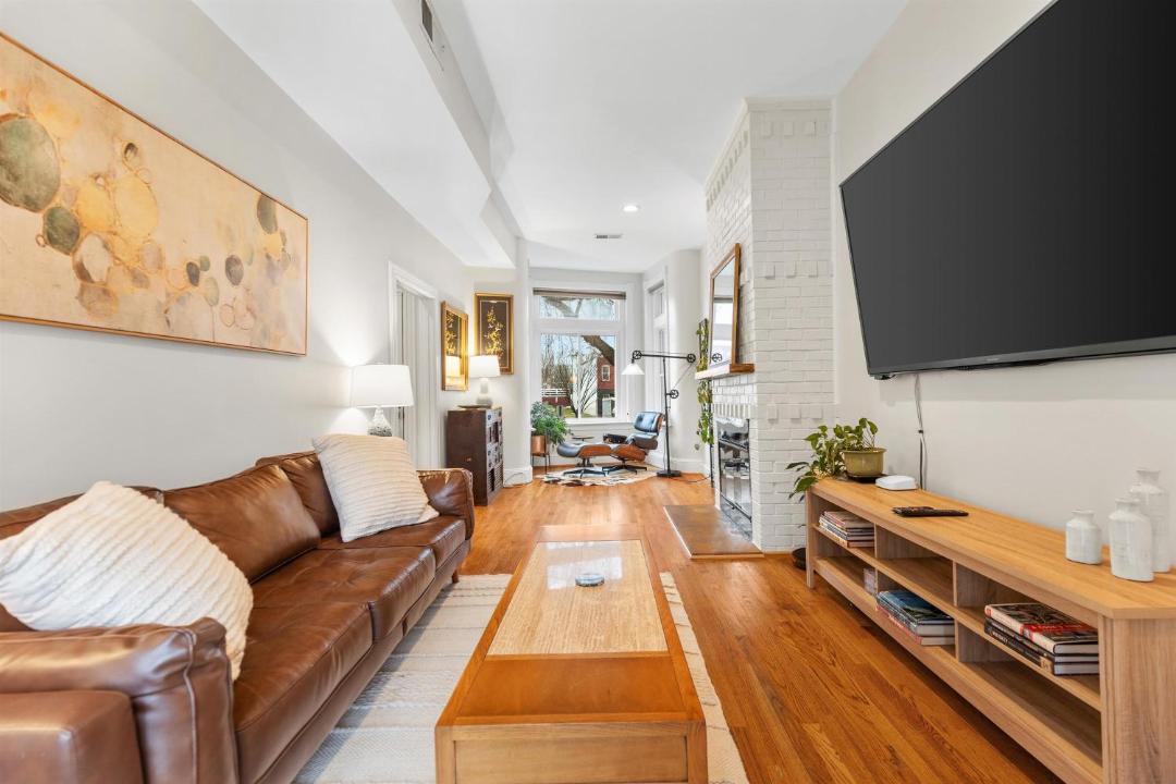 Photo of Livingroom in Truxton Circle