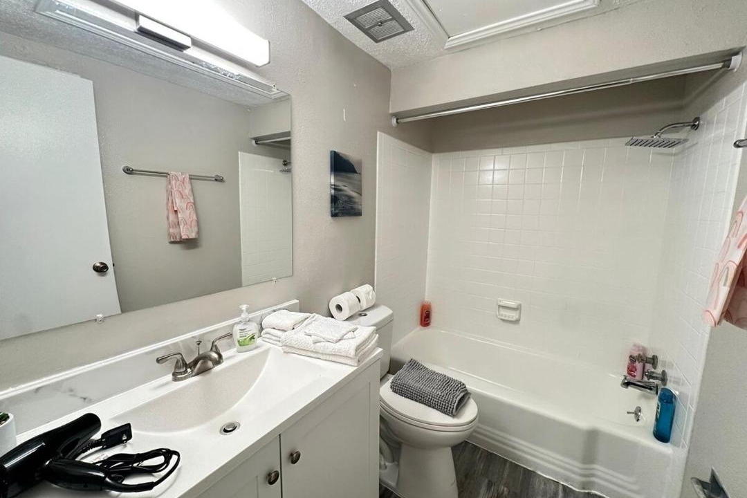 Photo of Bathroom in Nassau Bay