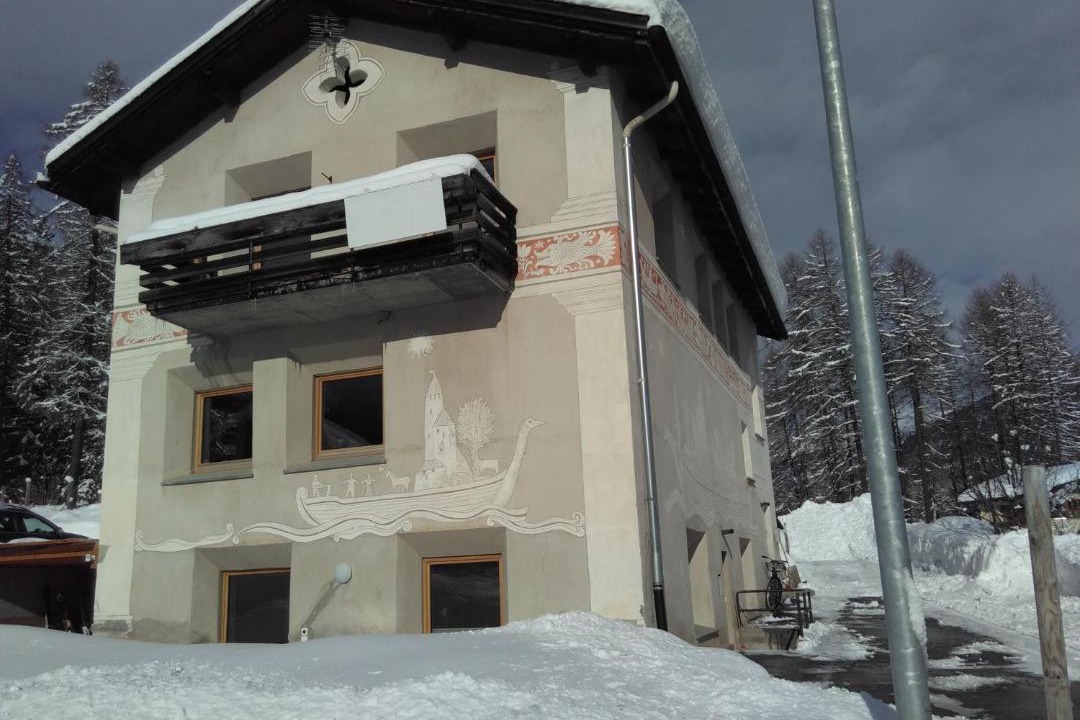 Photo of Buildings in Fuldera