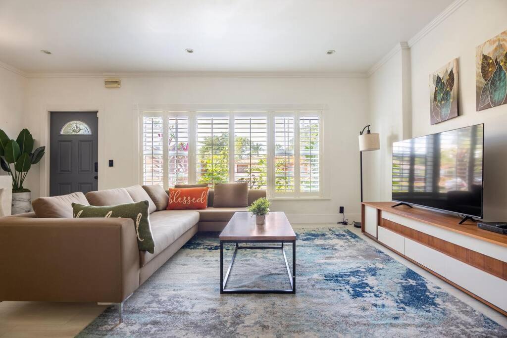 Photo of Livingroom in Golden Glades