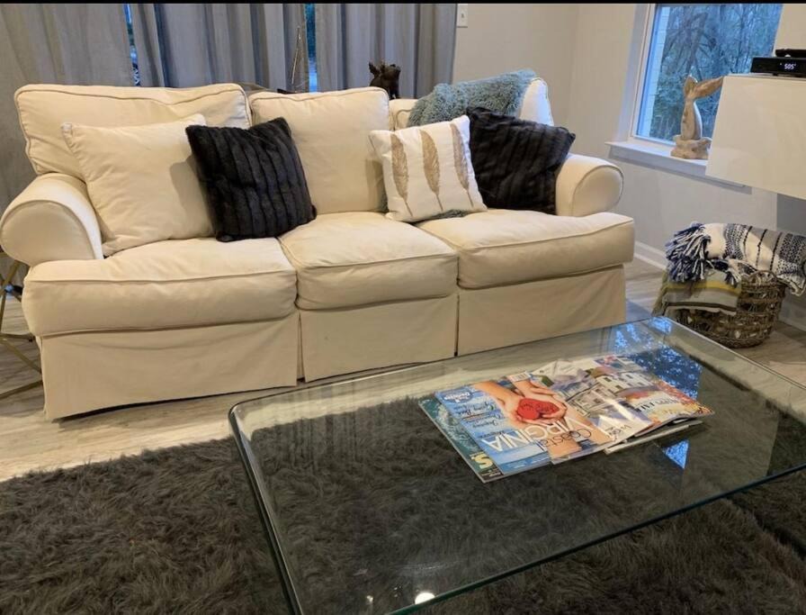 Photo of Livingroom in Northeast Virginia Beach