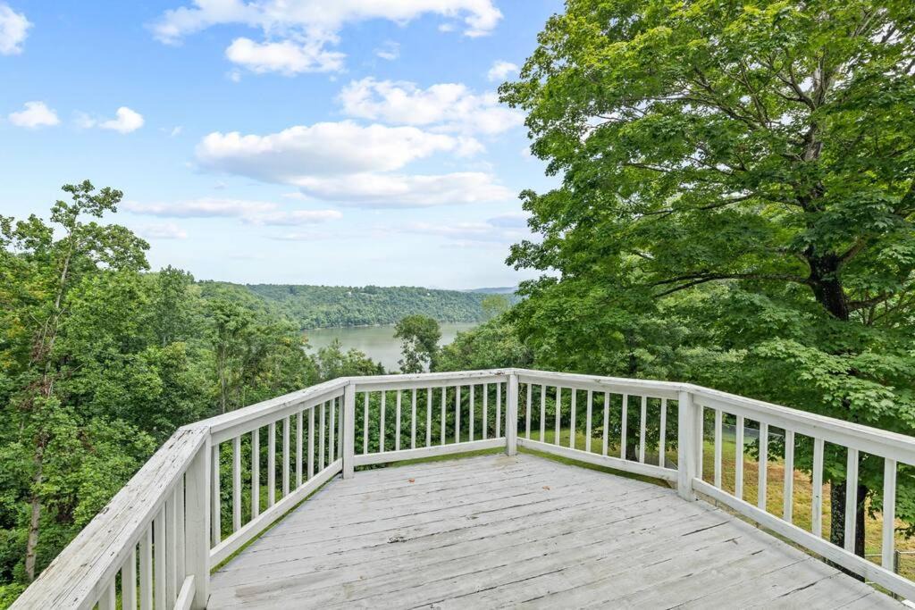 Photo of Patio Balcony in Byrdstown
