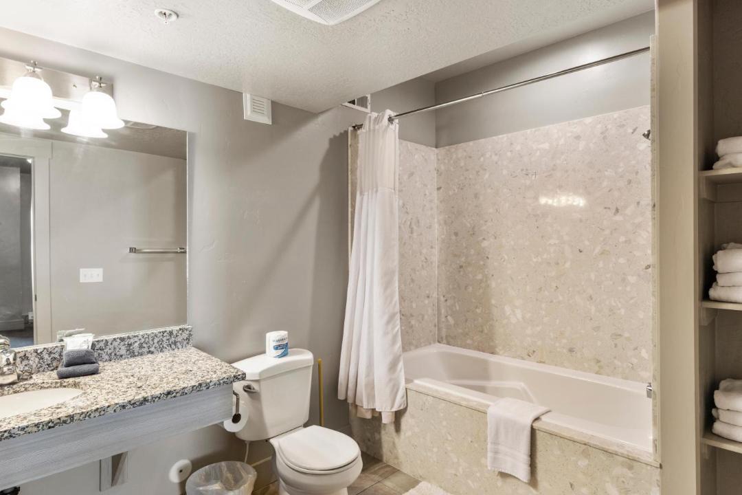 Photo of Bathroom in Harbor Village