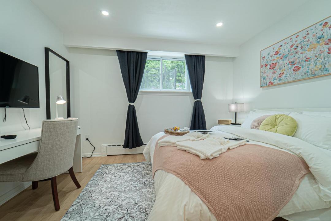 Photo of Bedroom in Bathurst Manor