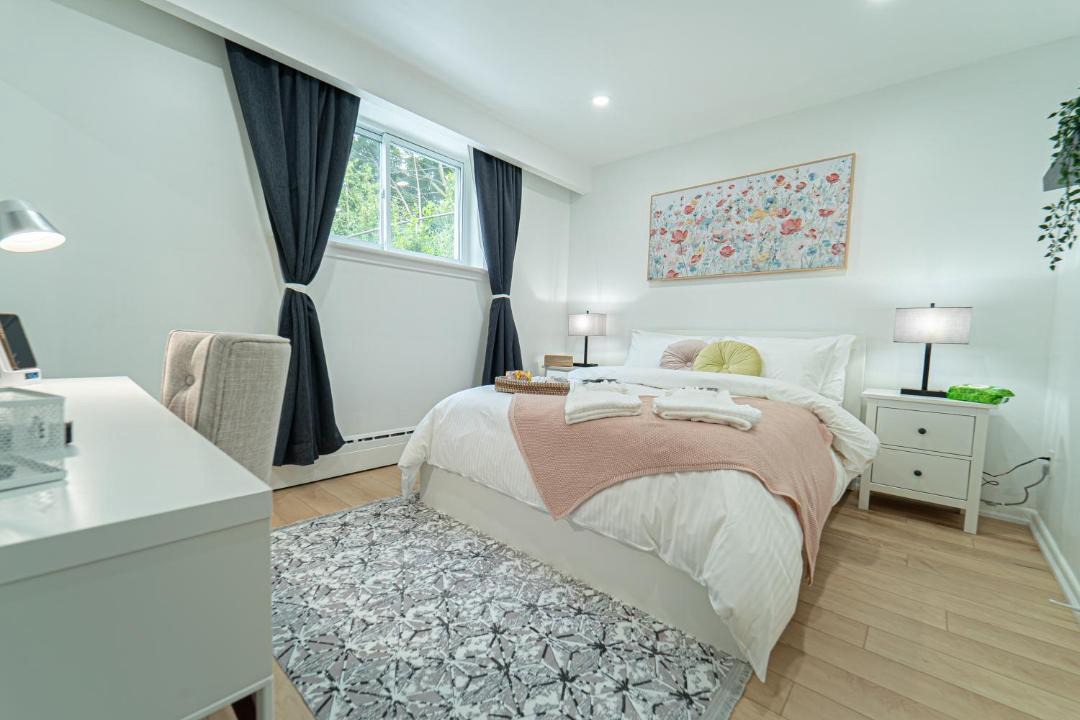 Photo of Bedroom in Bathurst Manor