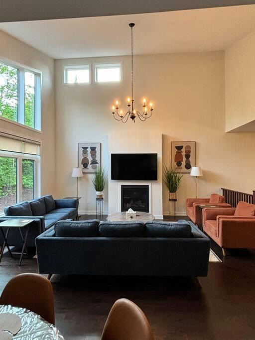 Photo of Livingroom in Lake of Bays