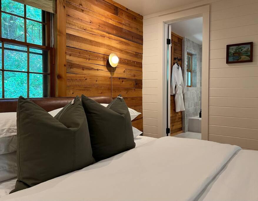 Photo of Bedroom in Eureka Springs