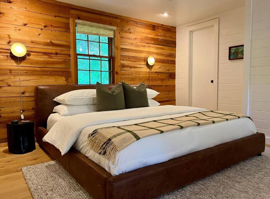 Photo of Bedroom in Eureka Springs