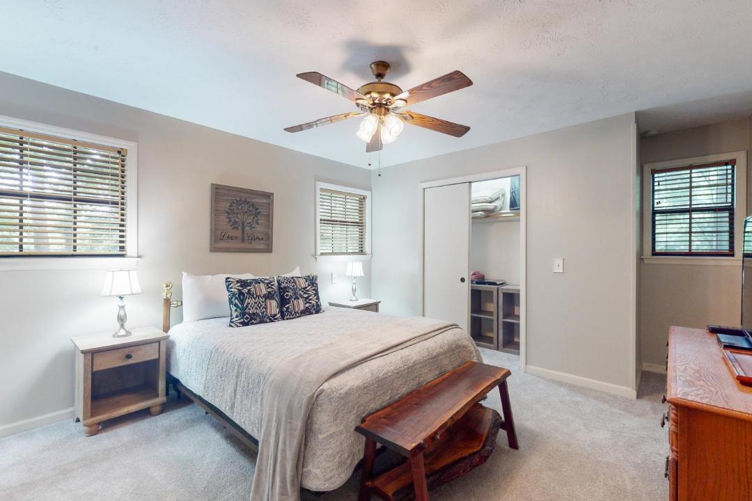 Photo of Bedroom in Hiawassee