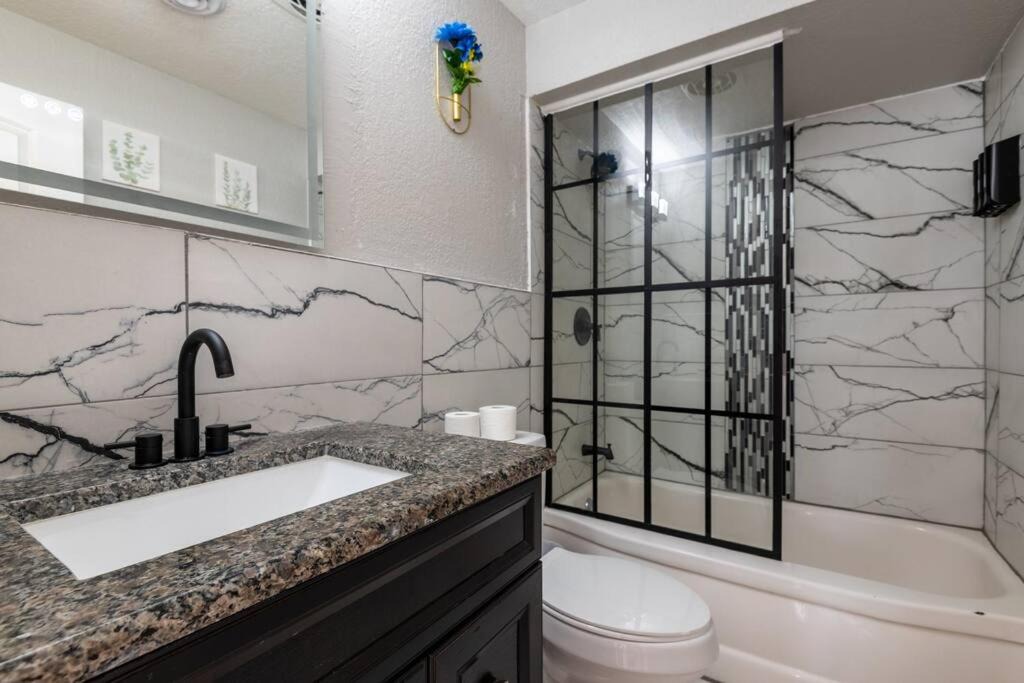 Photo of Bathroom in College Manor