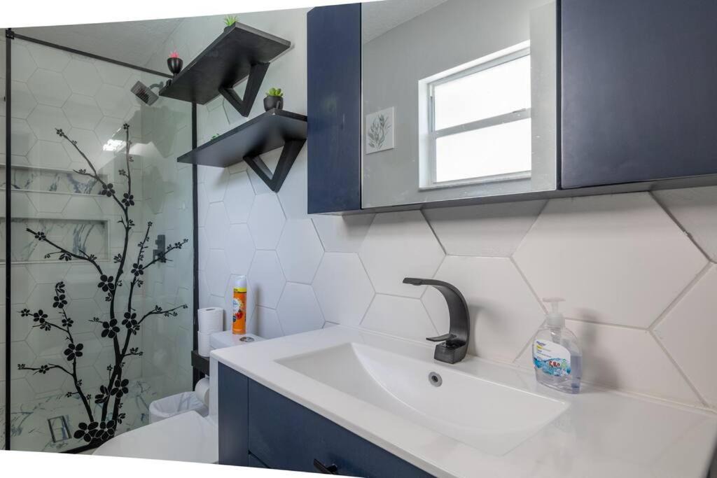 Photo of Bathroom in College Manor