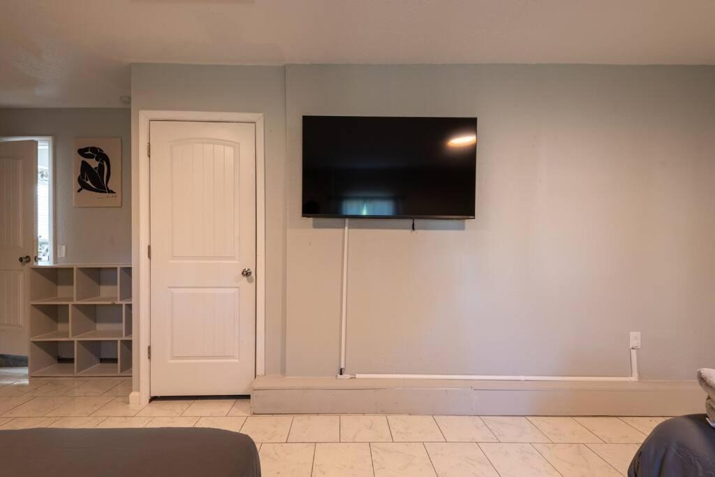 Photo of Others in College Manor