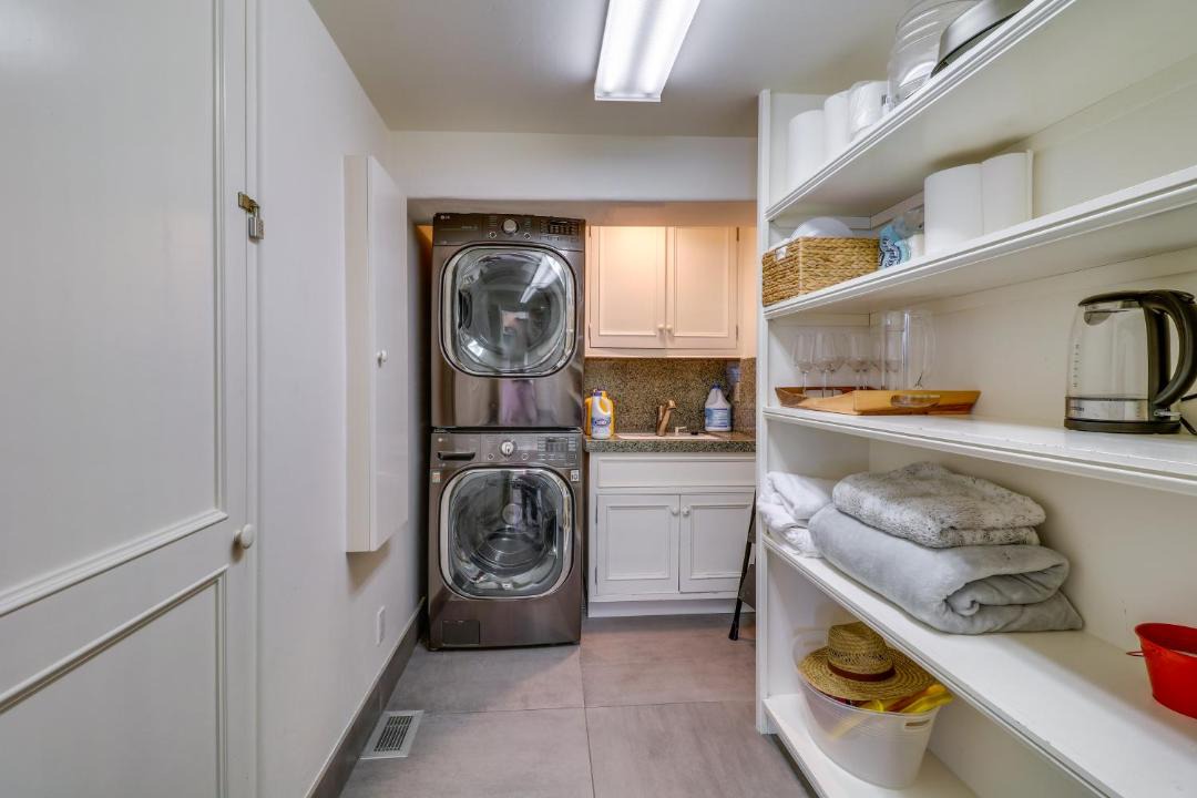 Photo of Kitchen in Central Malibu